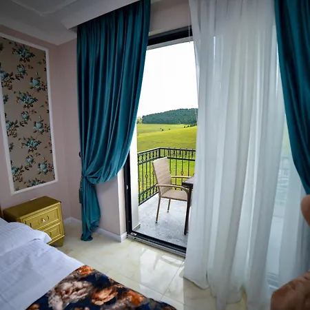 Adonis アパート ズラティボール