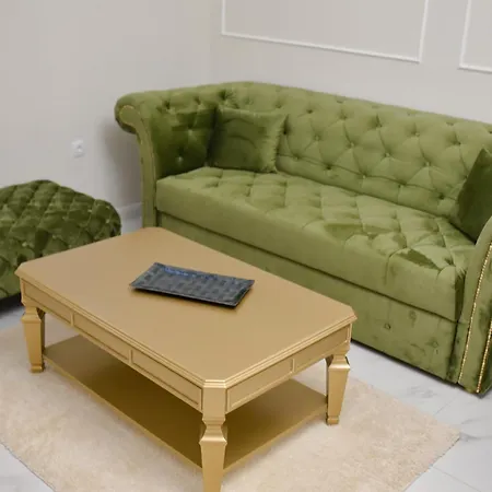 Adonis アパート ズラティボール