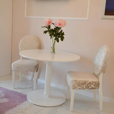 Adonis アパート *