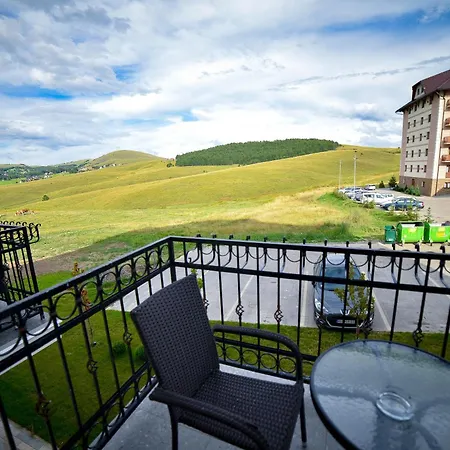 Adonis アパート ズラティボール